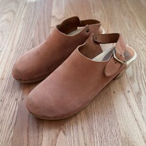 Bryr Suzie mid-heel clog in CLAY